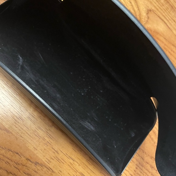 Armani Exchange glasses case - Picture 5 of 8